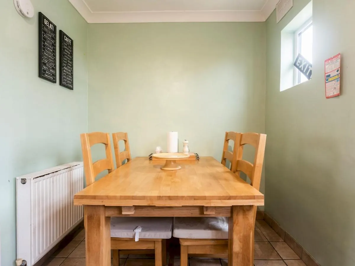 Pass The Keys Comfortable 2Bedroom Home With Free Parking Twickenham 0*,  United Kingdom