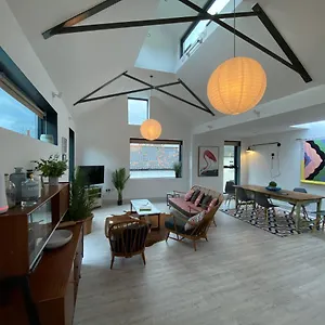 Road, Stylish Townhouse Holiday home
